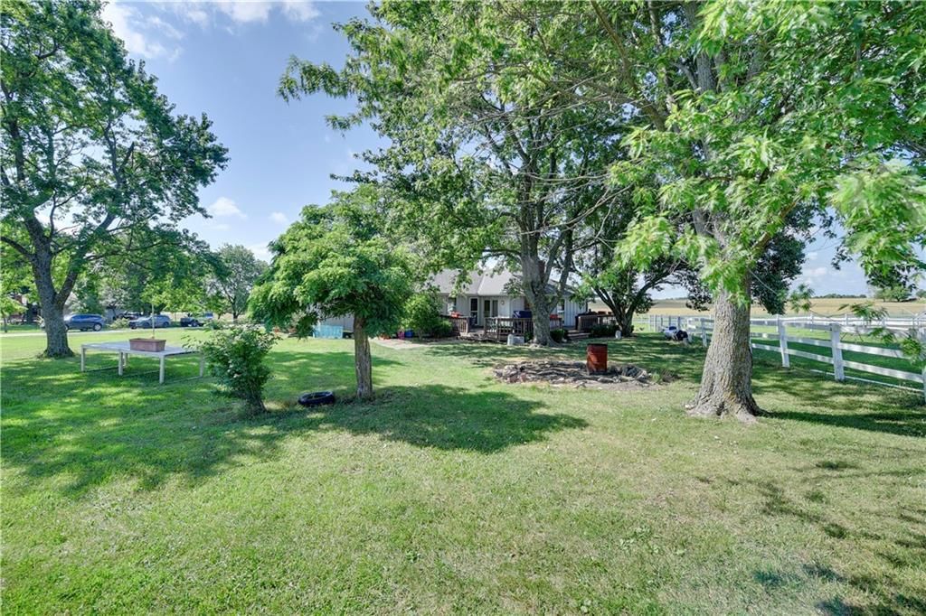 22284 Rosewood Street — photo 10