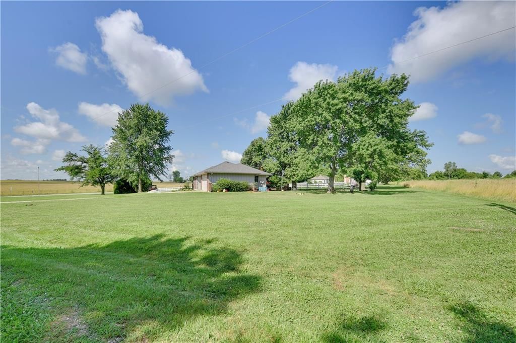 22284 Rosewood Street — photo 11