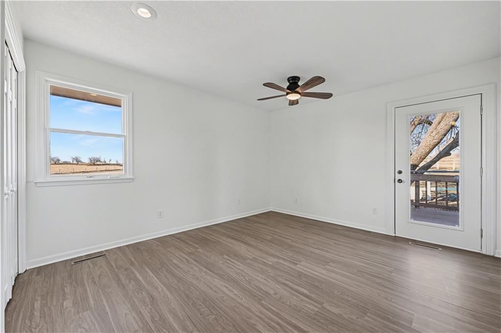 22284 Rosewood Street — photo 27