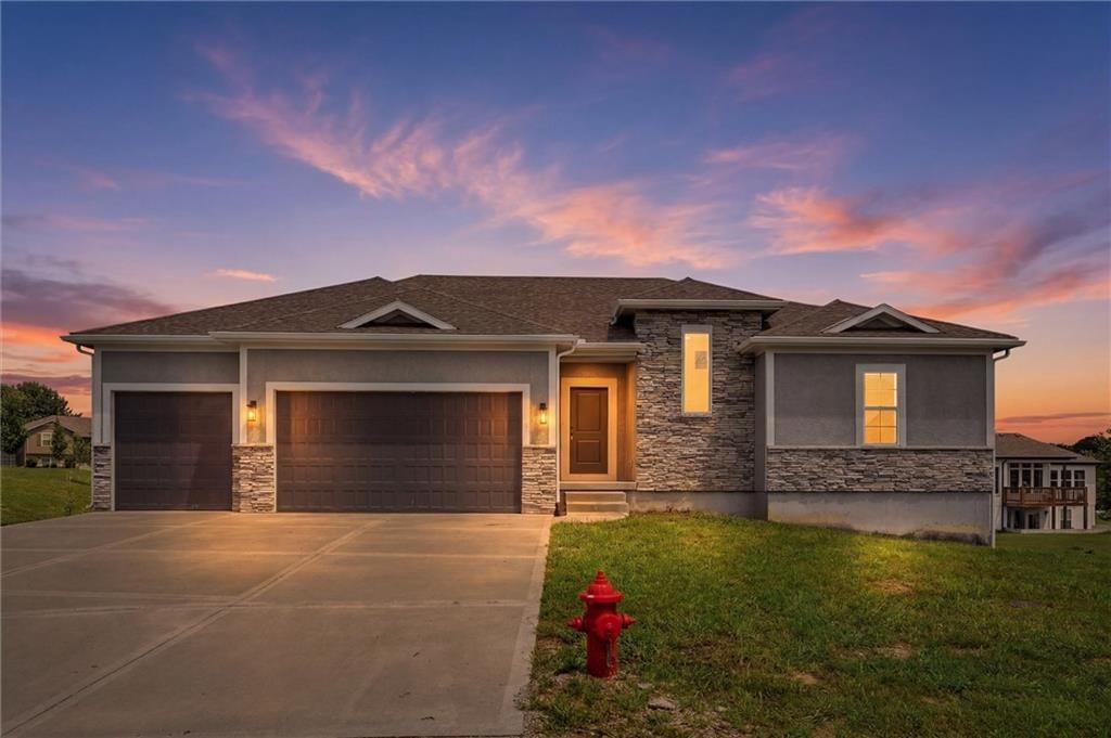 1114 SW Crabtree Circle — photo 1