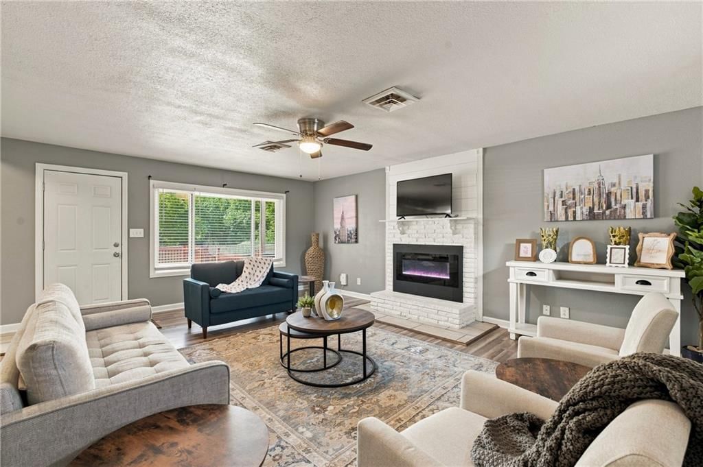 6700 Crisp Avenue, Raytown, MO