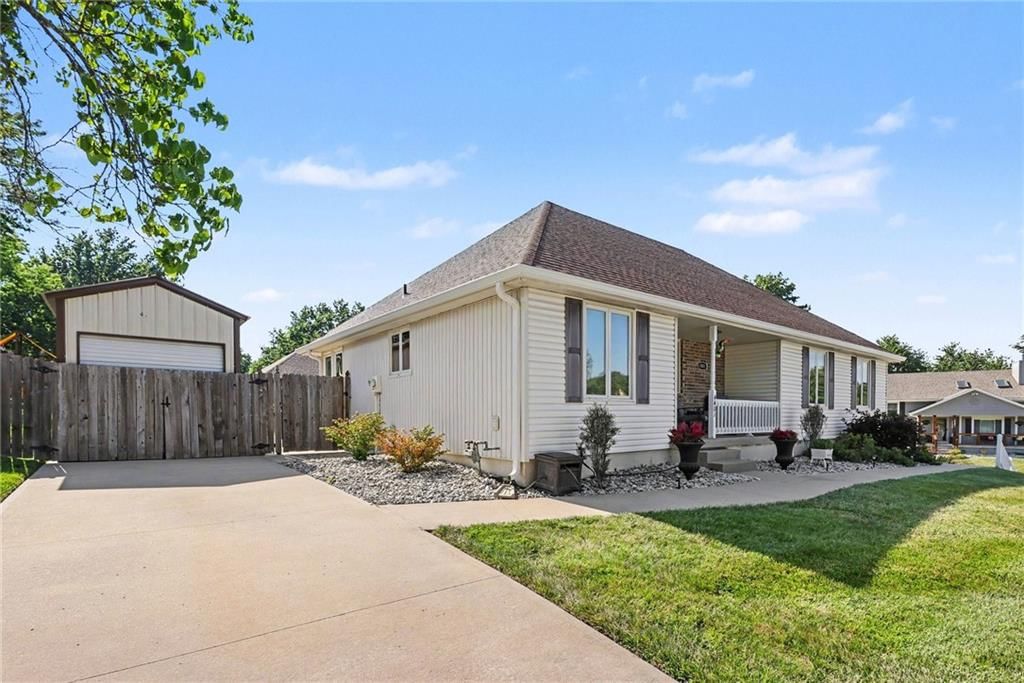 4401 SW 12th Street — photo 31