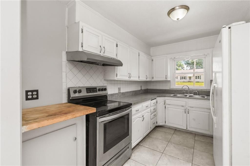 2726 S Crysler Avenue — photo 12