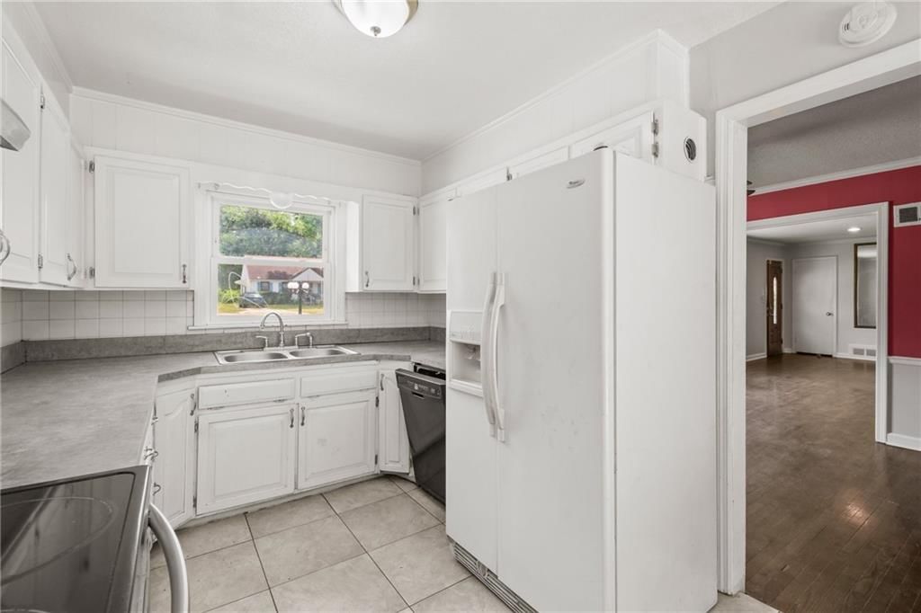 2726 S Crysler Avenue — photo 13