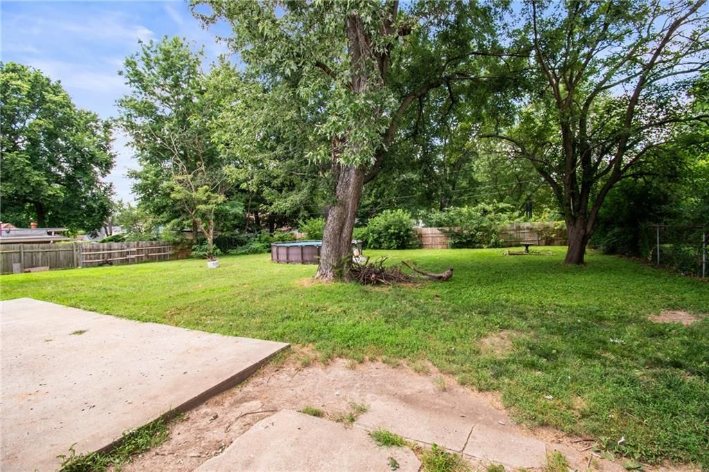 2726 S Crysler Avenue — photo 20