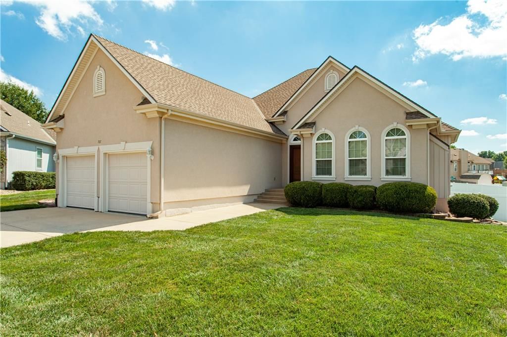 707 NW Baytree Circle — photo 1
