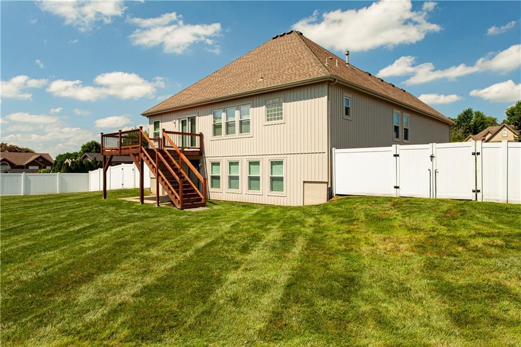 707 NW Baytree Circle — photo 5