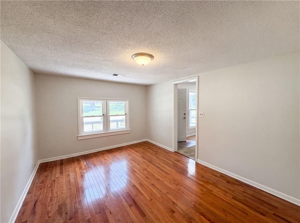 Photo 11 of 20 - 8104 N State Route 9 Highway, Kansas City, MO 64152