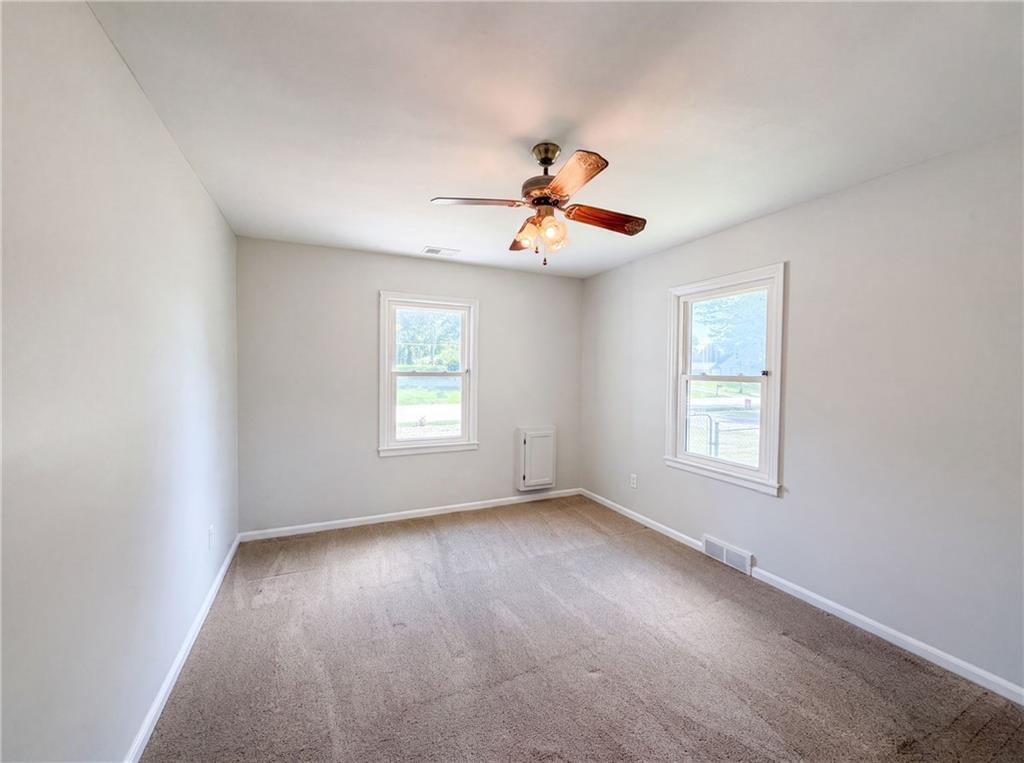 Photo 12 of 20 - 8104 N State Route 9 Highway, Kansas City, MO 64152