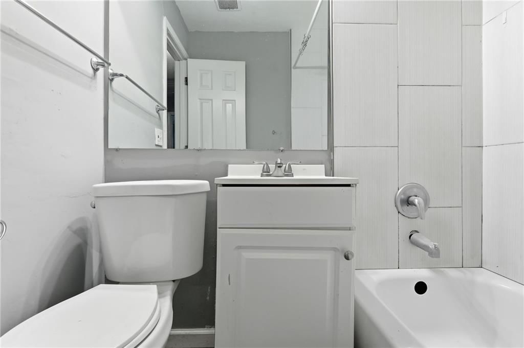 13211 Winchester Avenue — photo 27