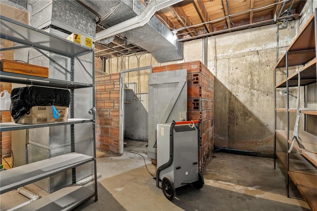 1011 Washingston Street — photo 39