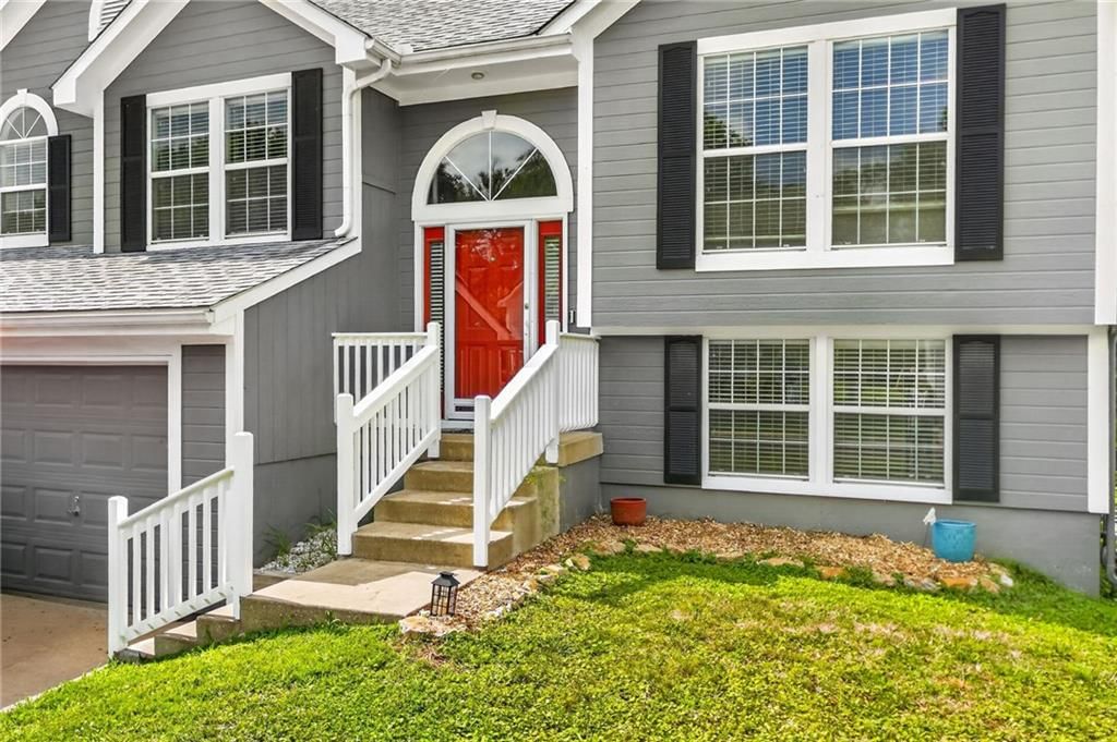 303 Crystal Drive — photo 2