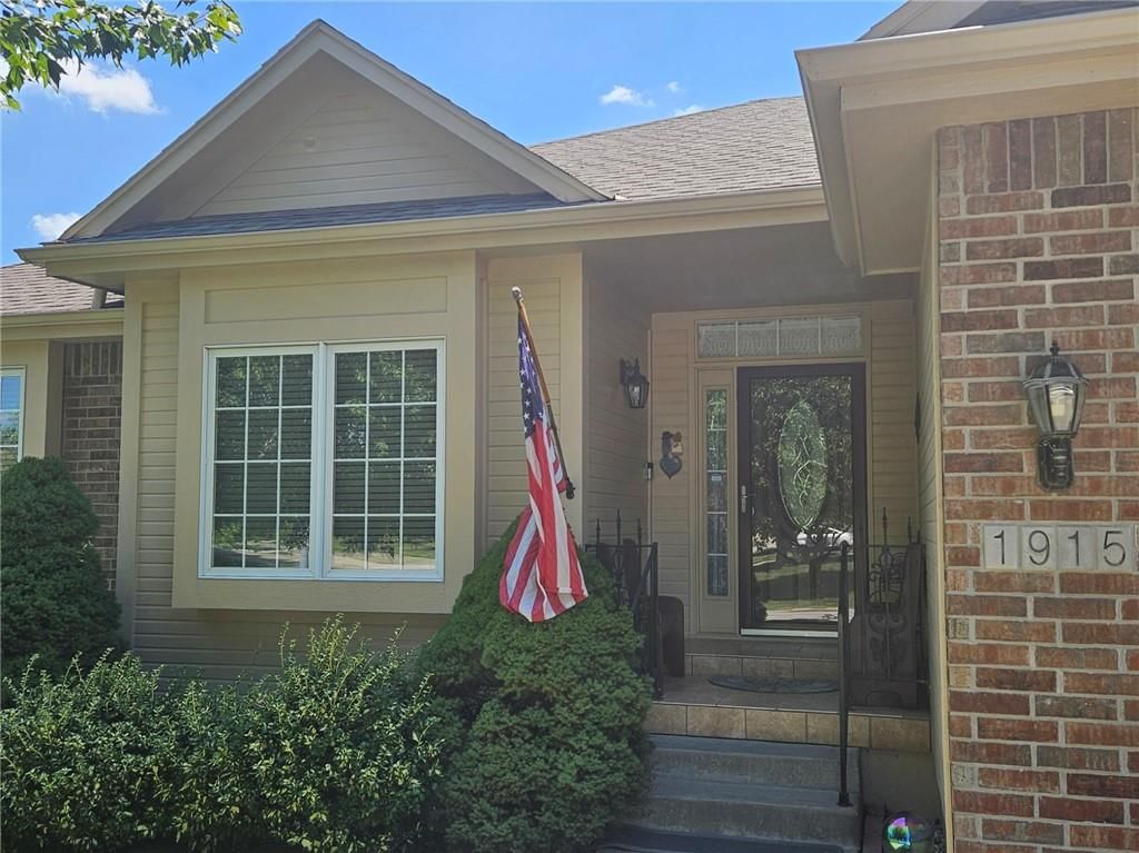 1915 Meadowlark Drive — photo 3
