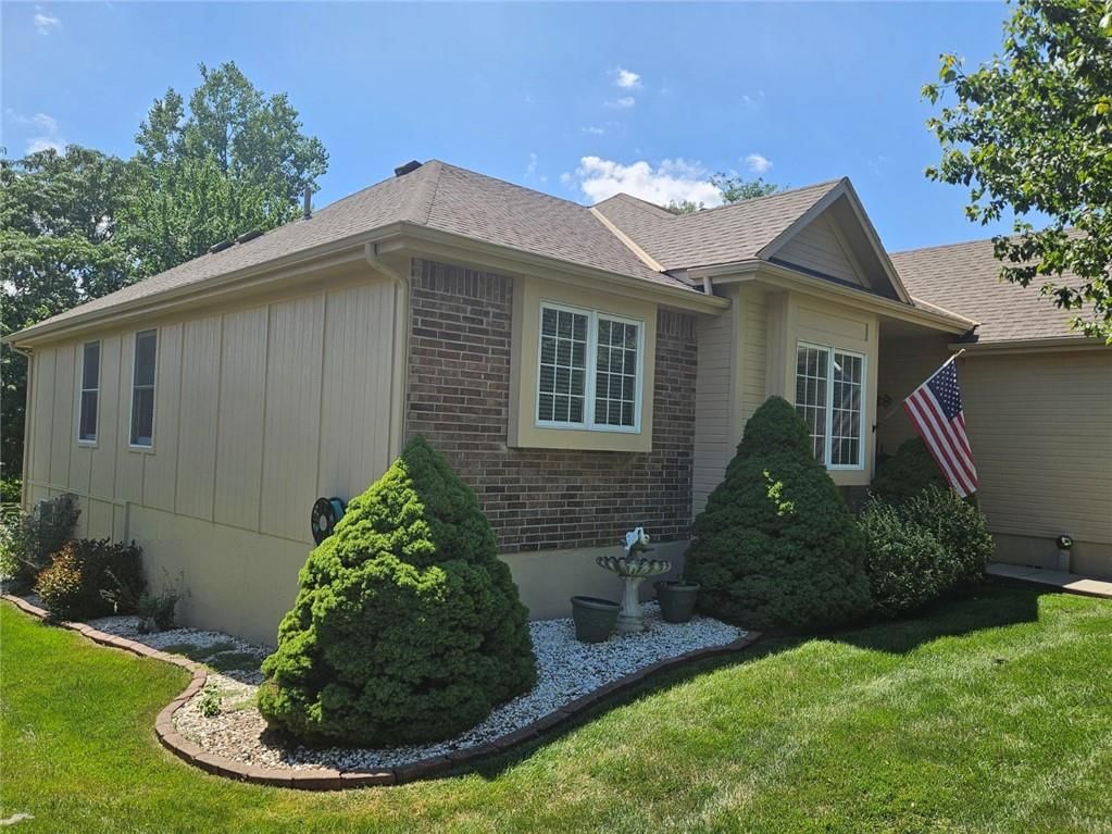 1915 Meadowlark Drive — photo 4