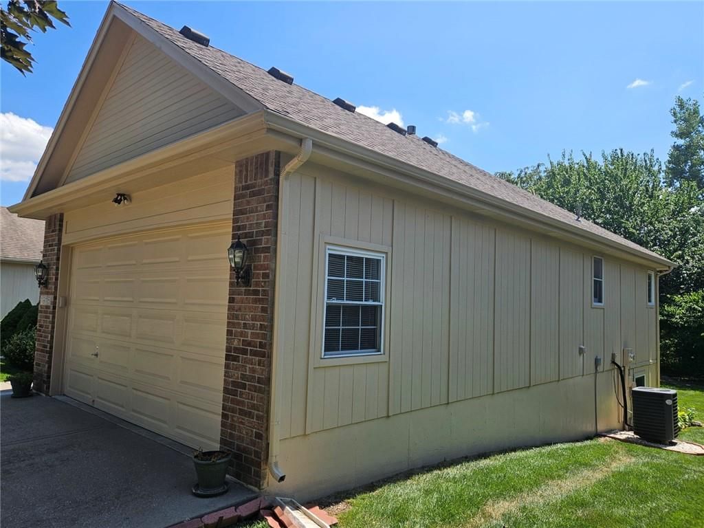 1915 Meadowlark Drive — photo 5