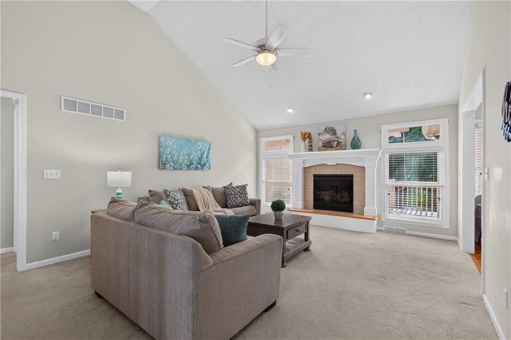 1915 Meadowlark Drive — photo 9