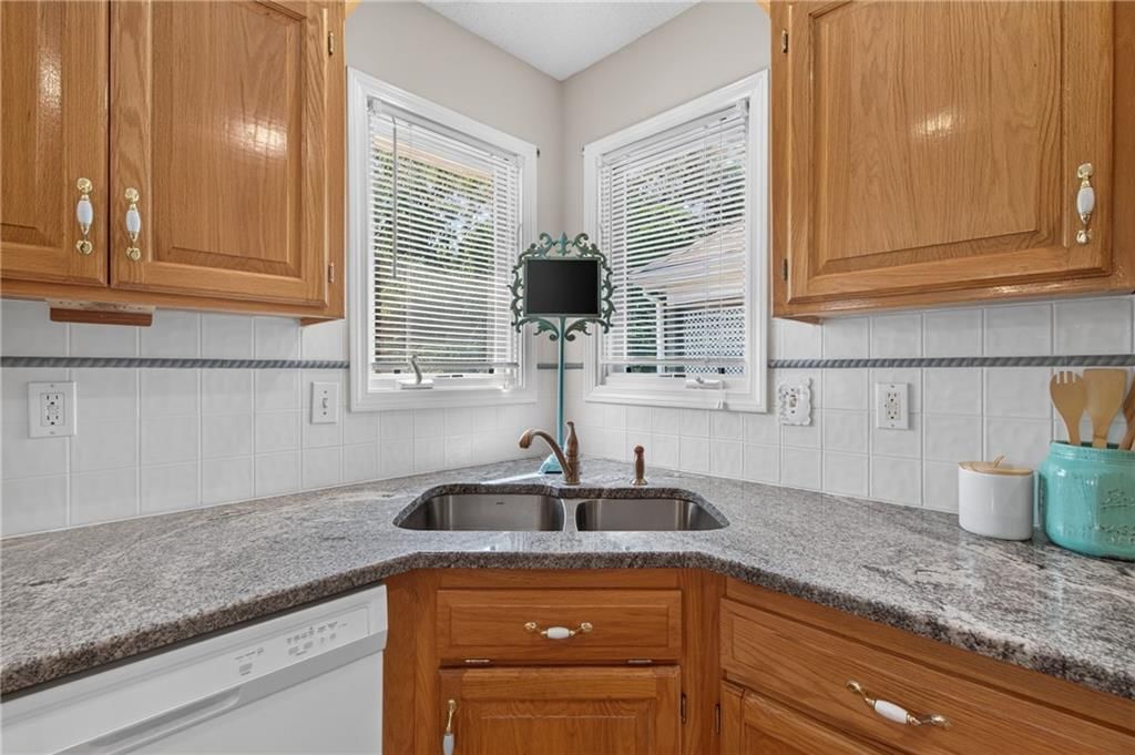 1915 Meadowlark Drive — photo 19