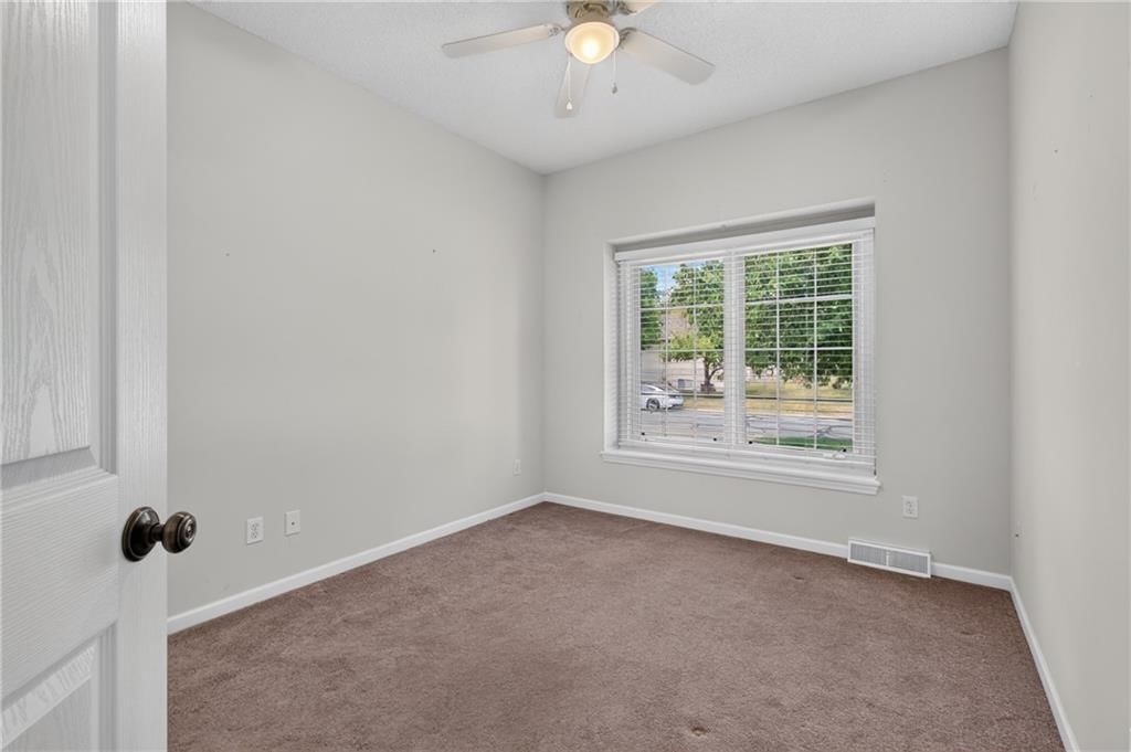 1915 Meadowlark Drive — photo 32