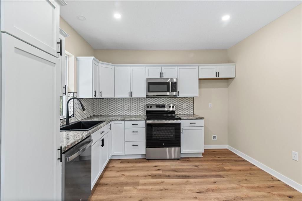 728 E 3rd Street — photo 9