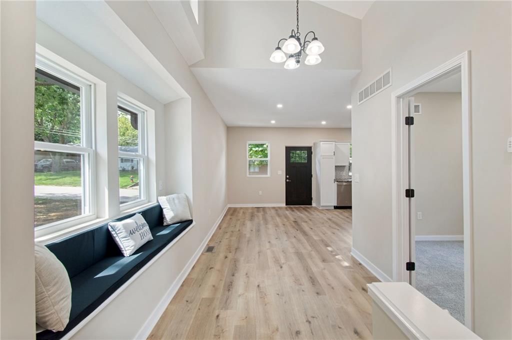 728 E 3rd Street — photo 12