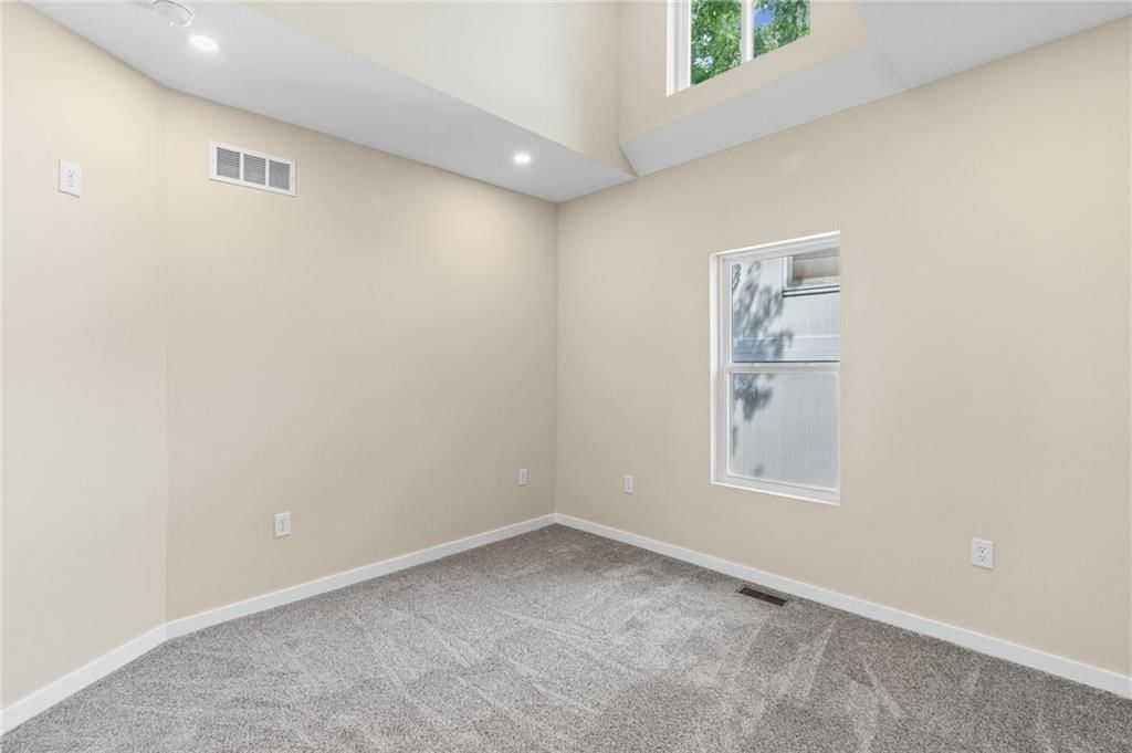 728 E 3rd Street — photo 14