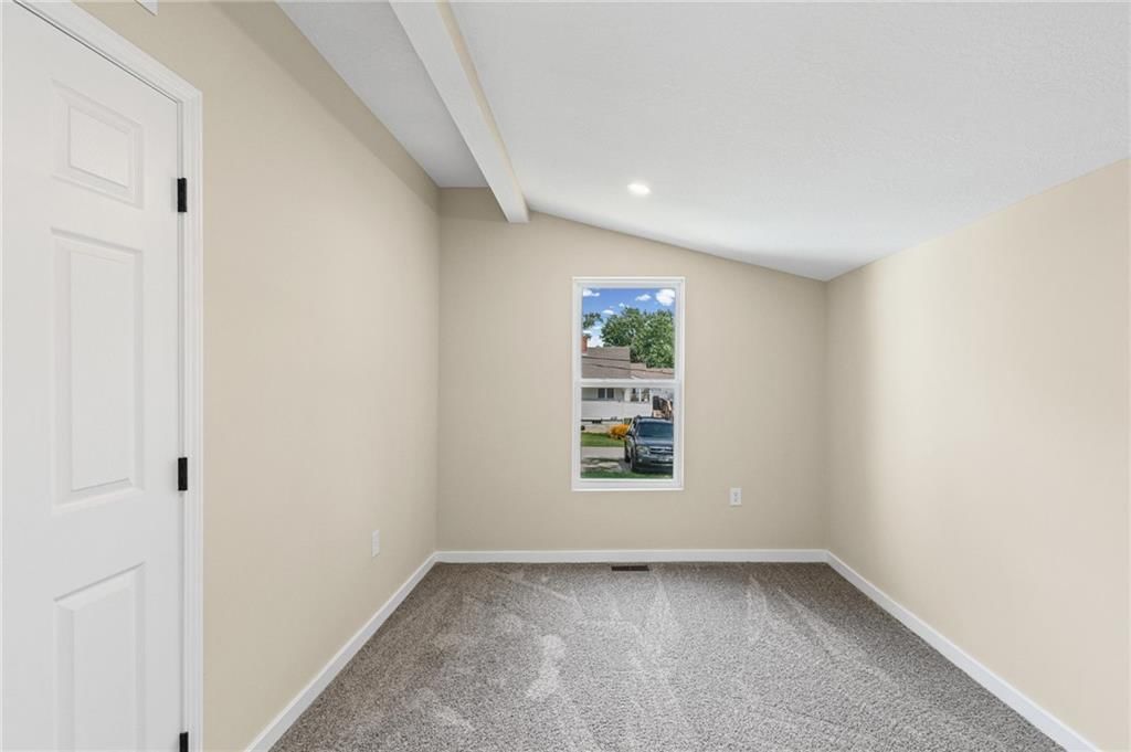 728 E 3rd Street — photo 18