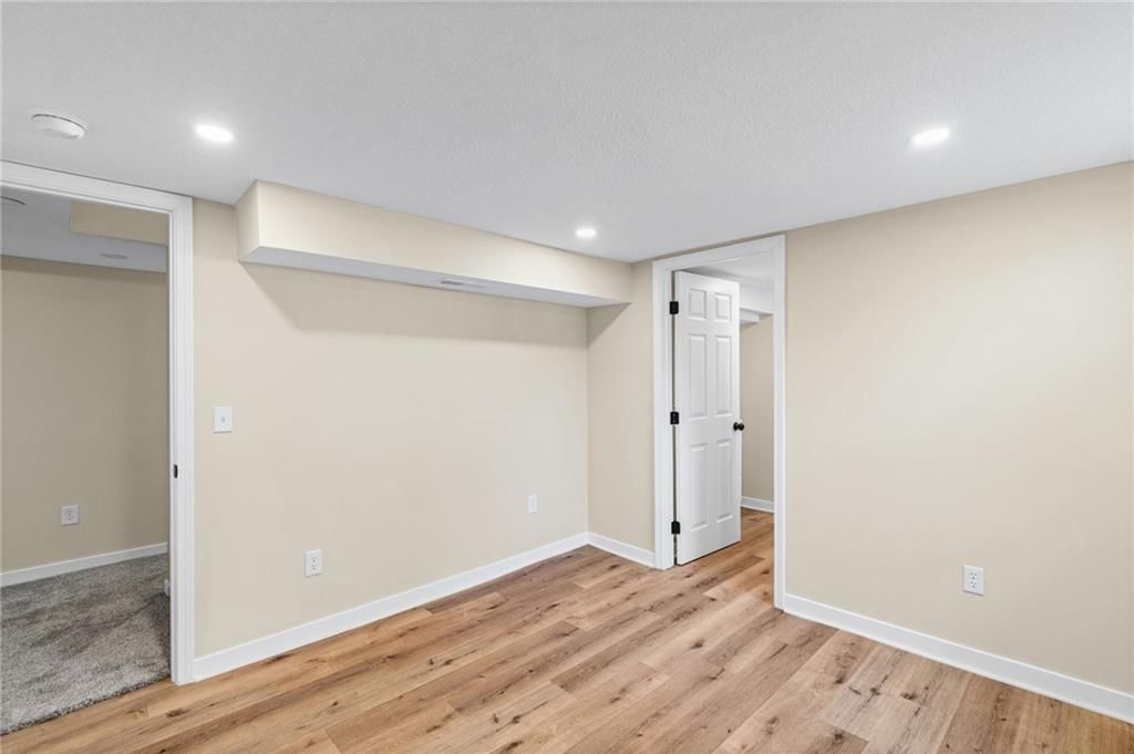 728 E 3rd Street — photo 22