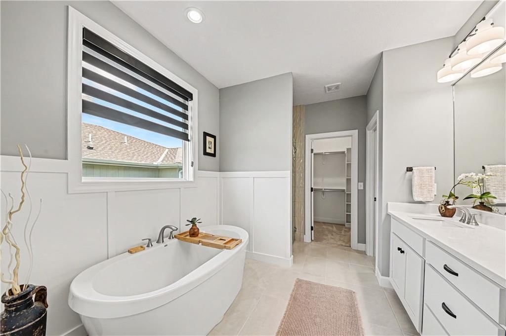 4002 W 158th Terrace — photo 27