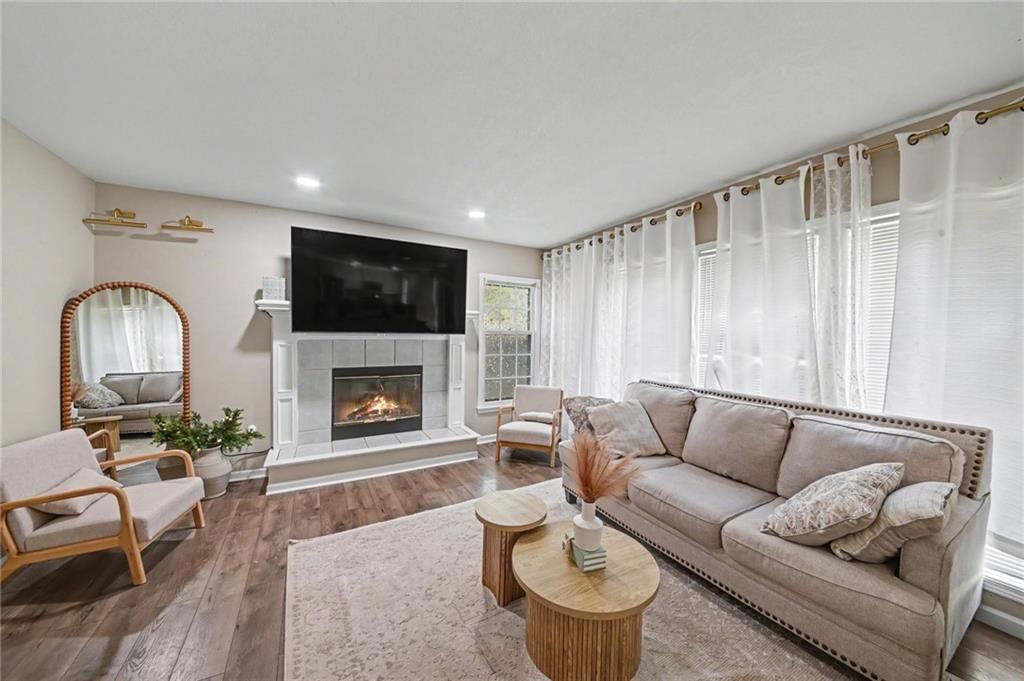 4927 Brockway Street — photo 3