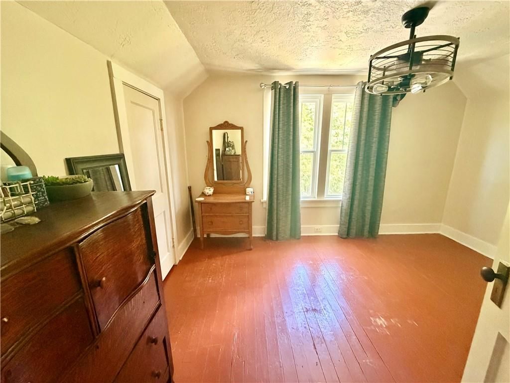 400 W Markey Street — photo 18