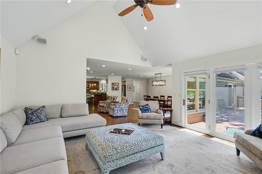 8104 Lee Boulevard — photo 10