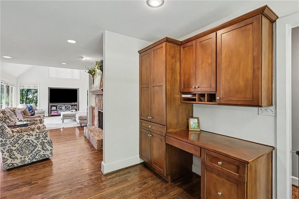 8104 Lee Boulevard — photo 12