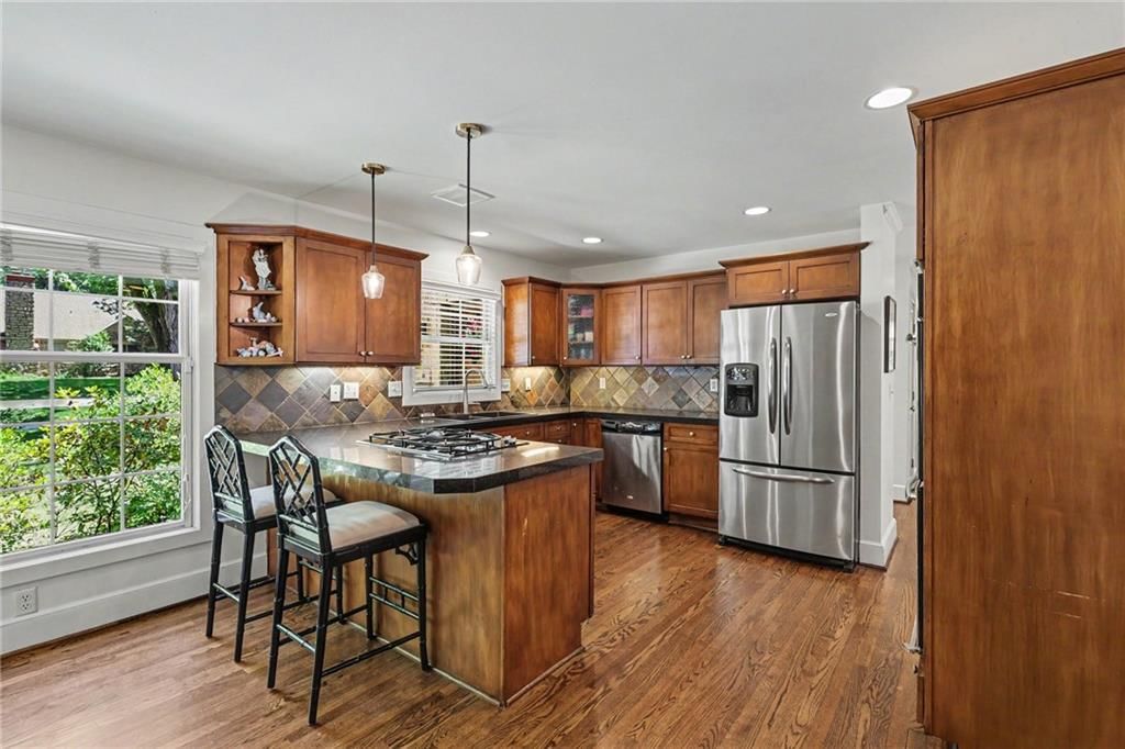8104 Lee Boulevard — photo 13