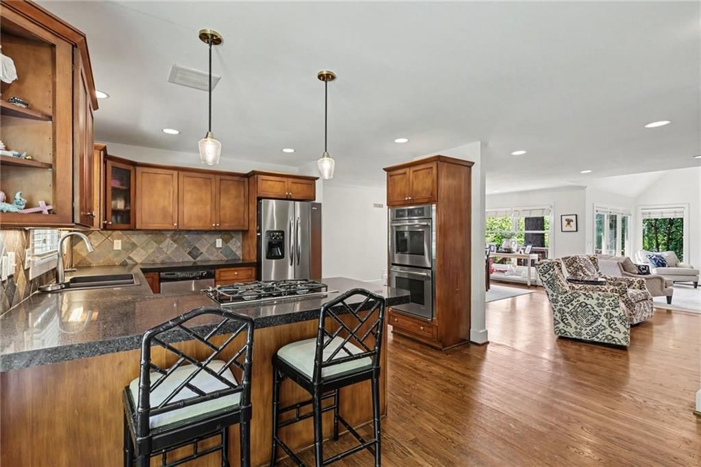 8104 Lee Boulevard — photo 14