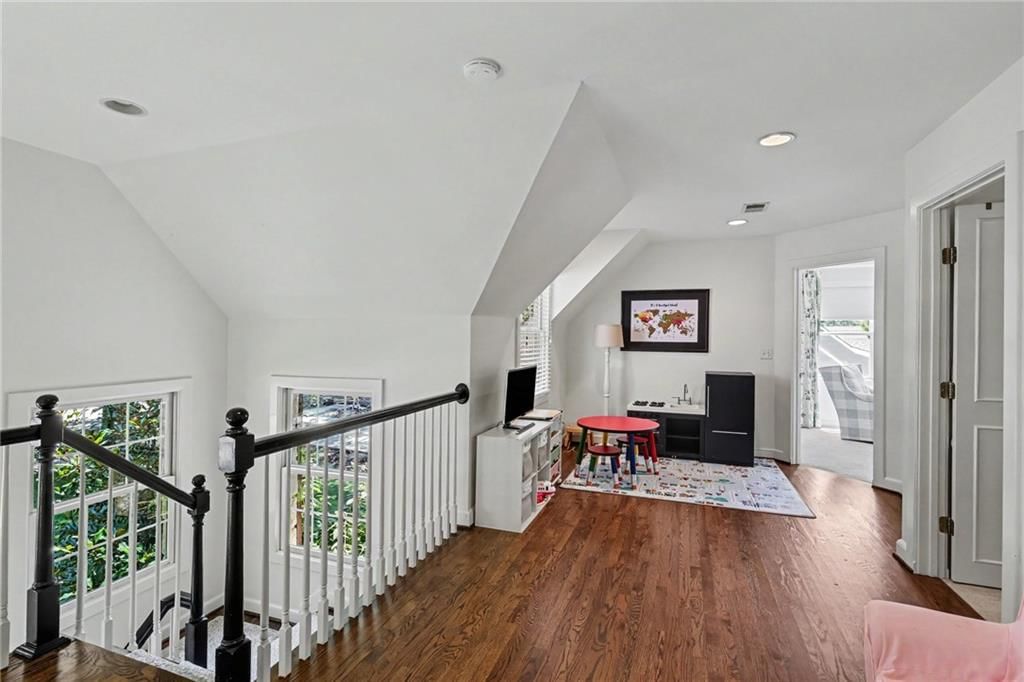 8104 Lee Boulevard — photo 24