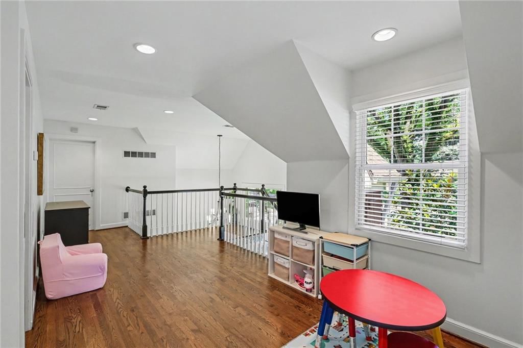 8104 Lee Boulevard — photo 25