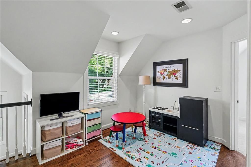 8104 Lee Boulevard — photo 26