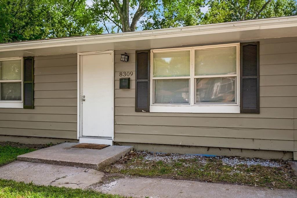 8309 E 93rd Street — photo 2