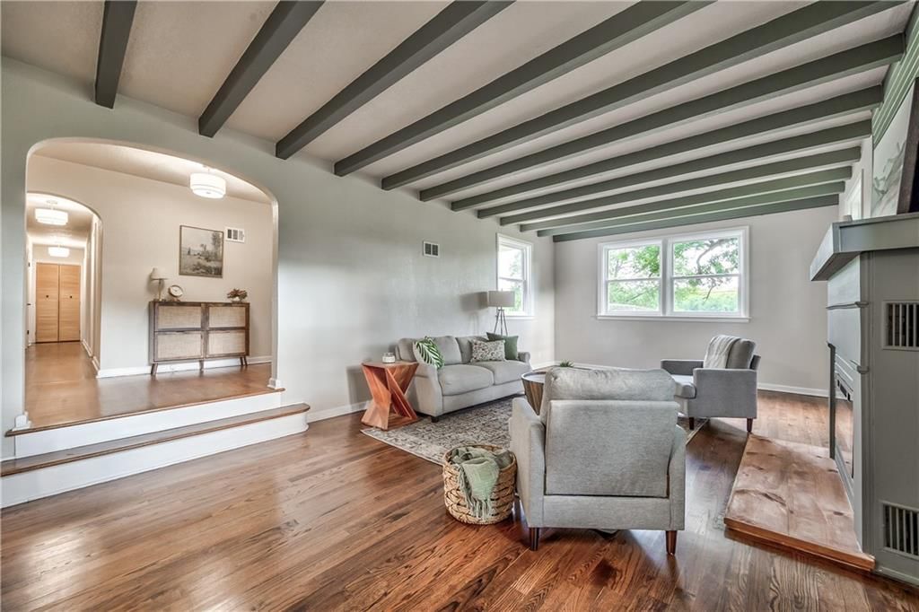 5200 Miami Avenue — photo 3