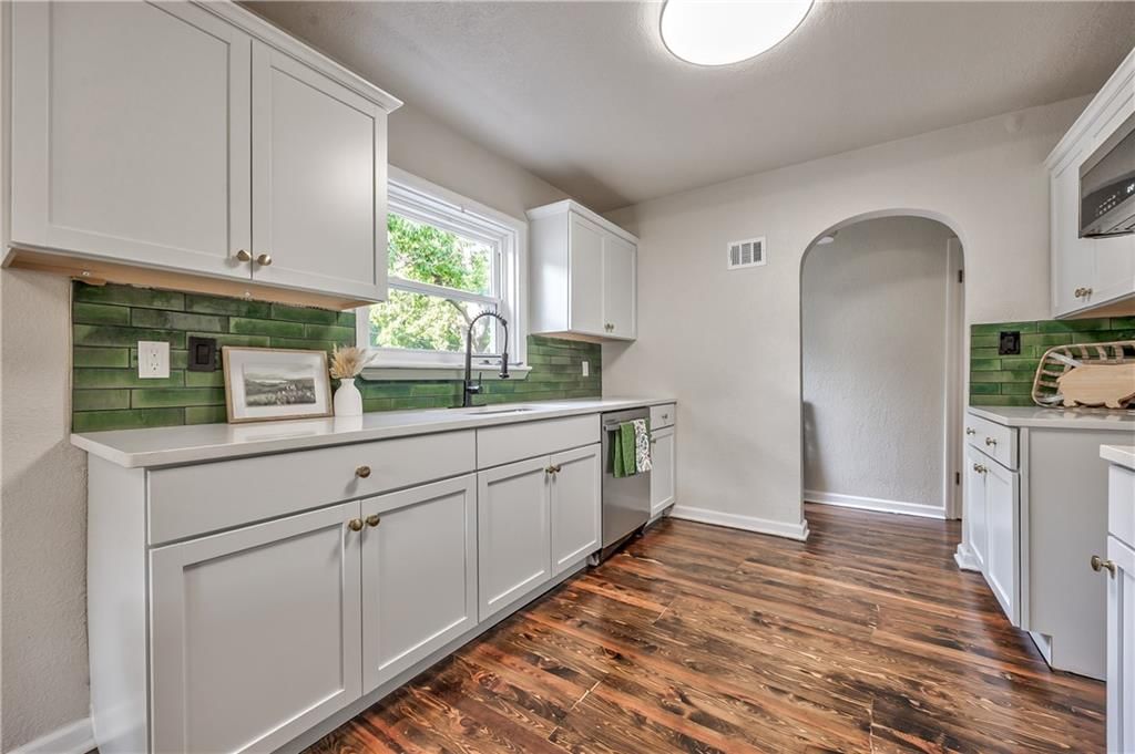 5200 Miami Avenue — photo 14