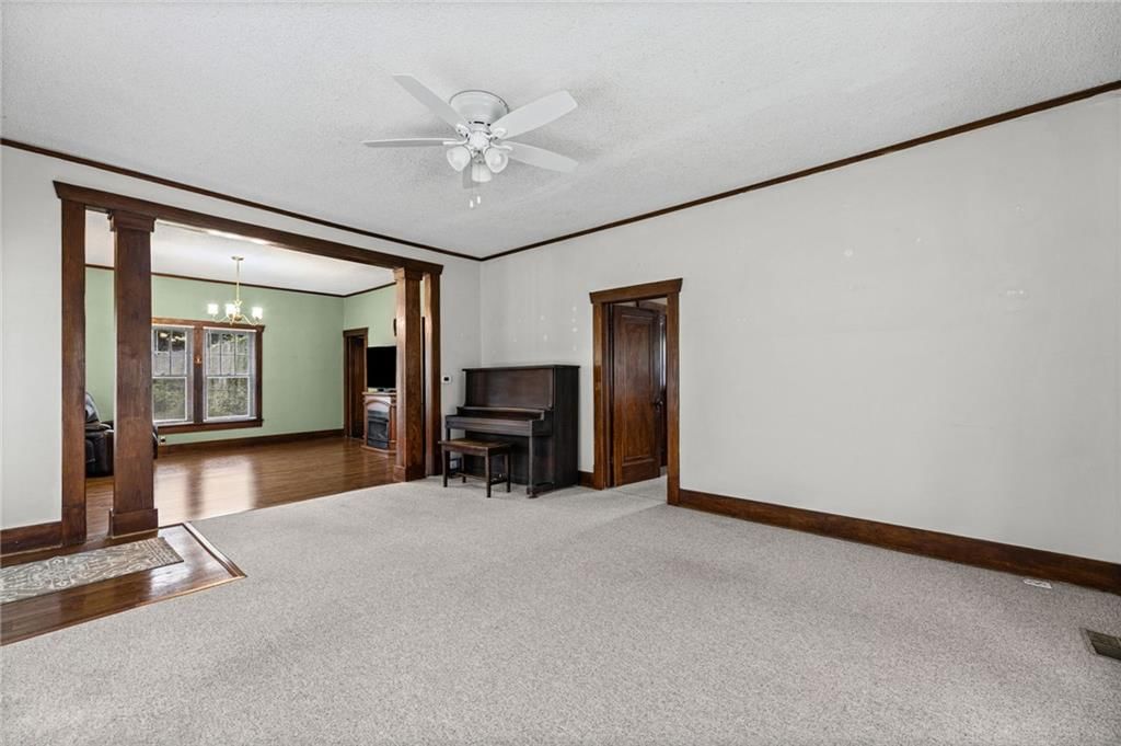 130 N Center Avenue — photo 4