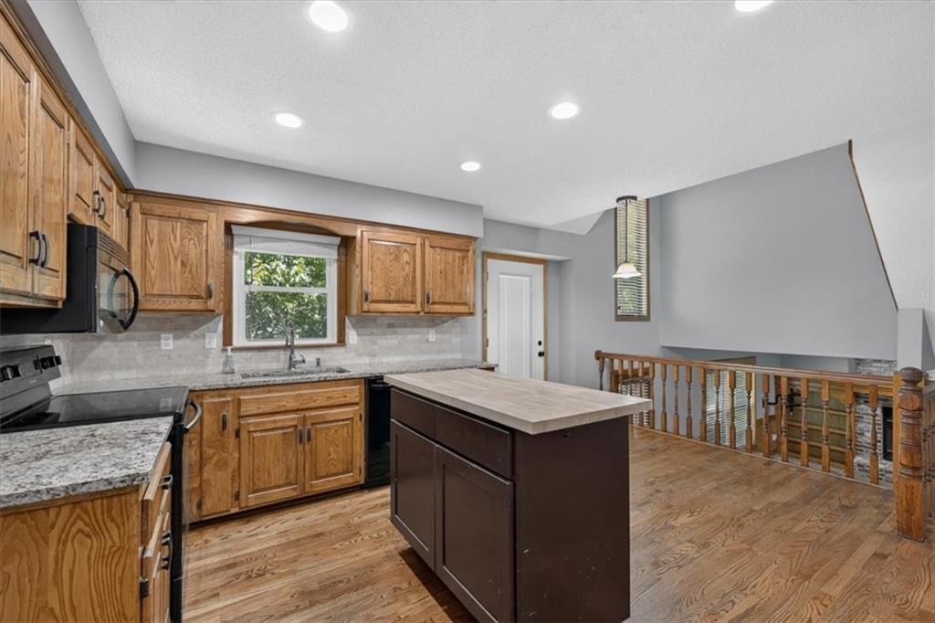 15624 W 81st Street — photo 11
