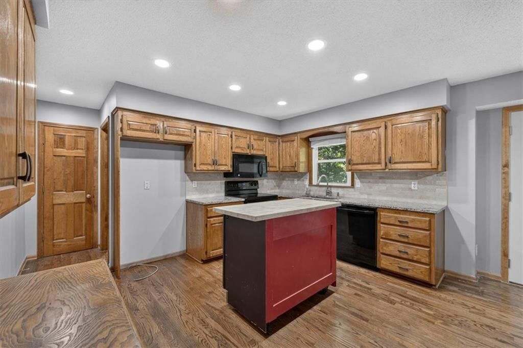 15624 W 81st Street — photo 13