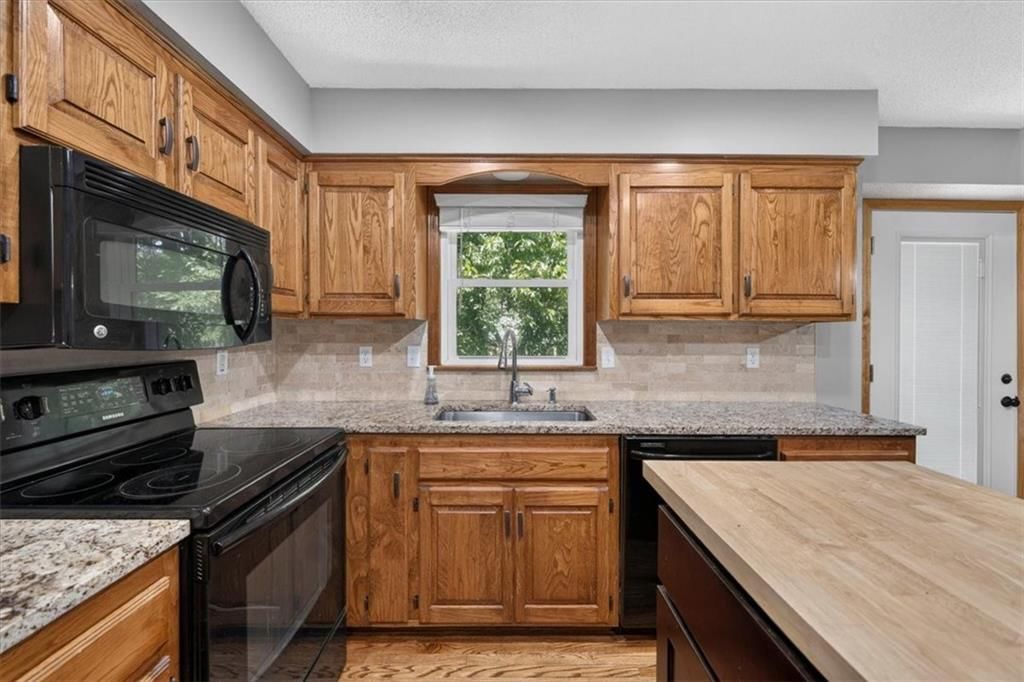 15624 W 81st Street — photo 16