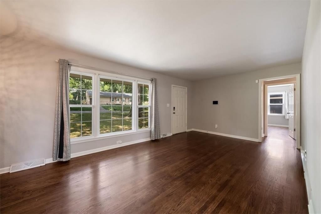 9004 Belleview Avenue — photo 4
