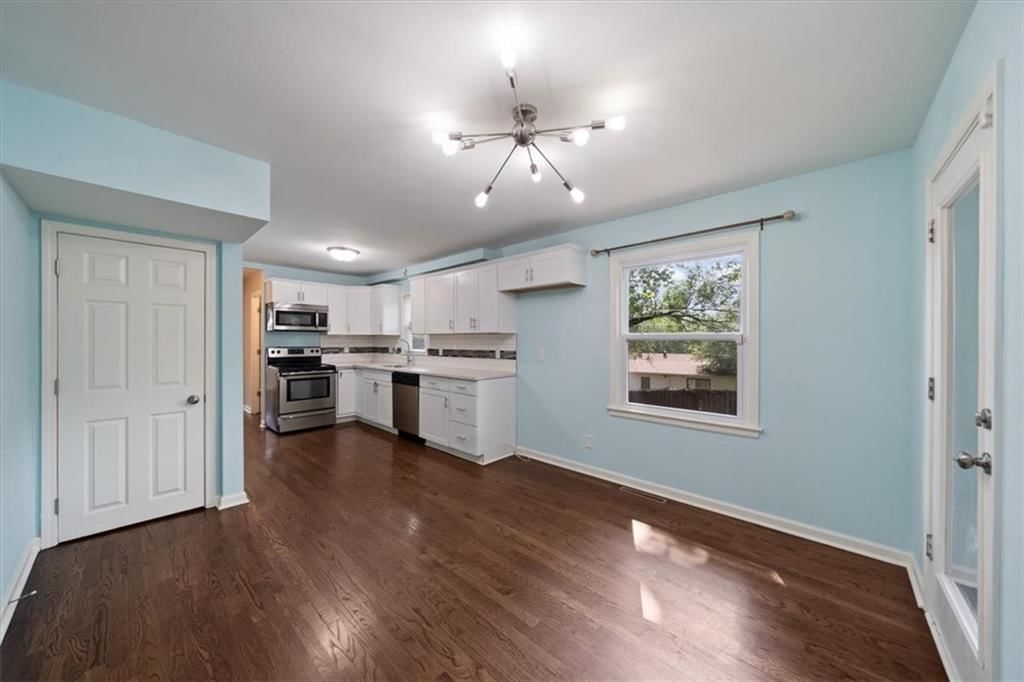 9004 Belleview Avenue — photo 10