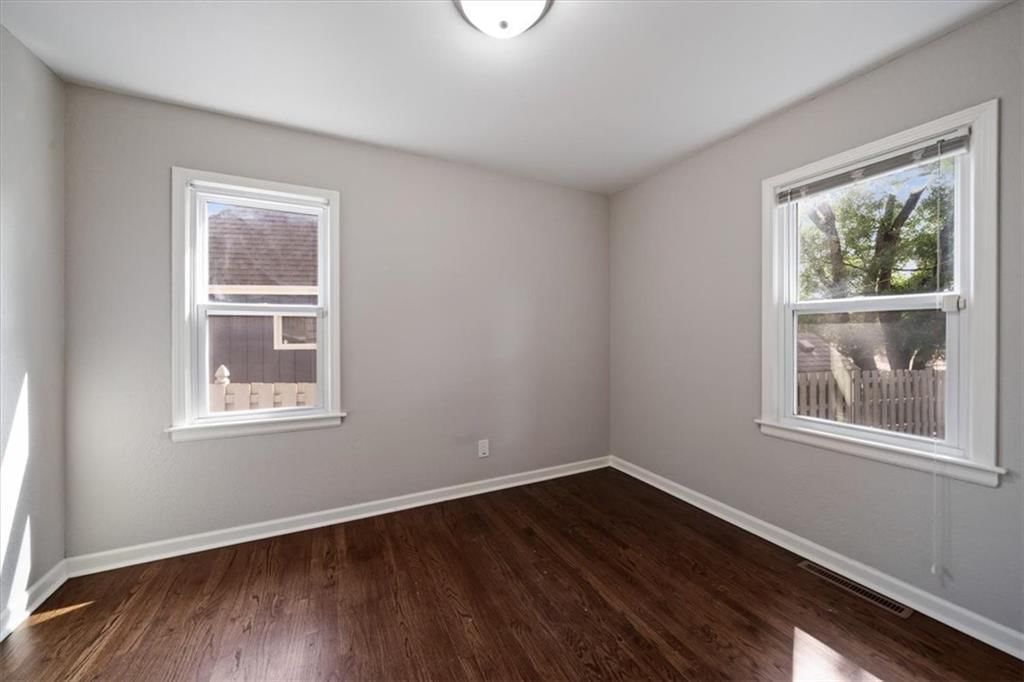 9004 Belleview Avenue — photo 13