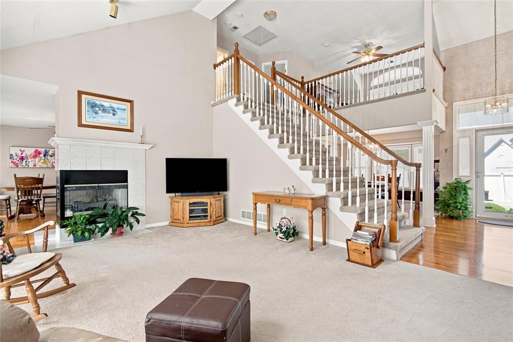 337 SE Canterbury Lane — photo 6