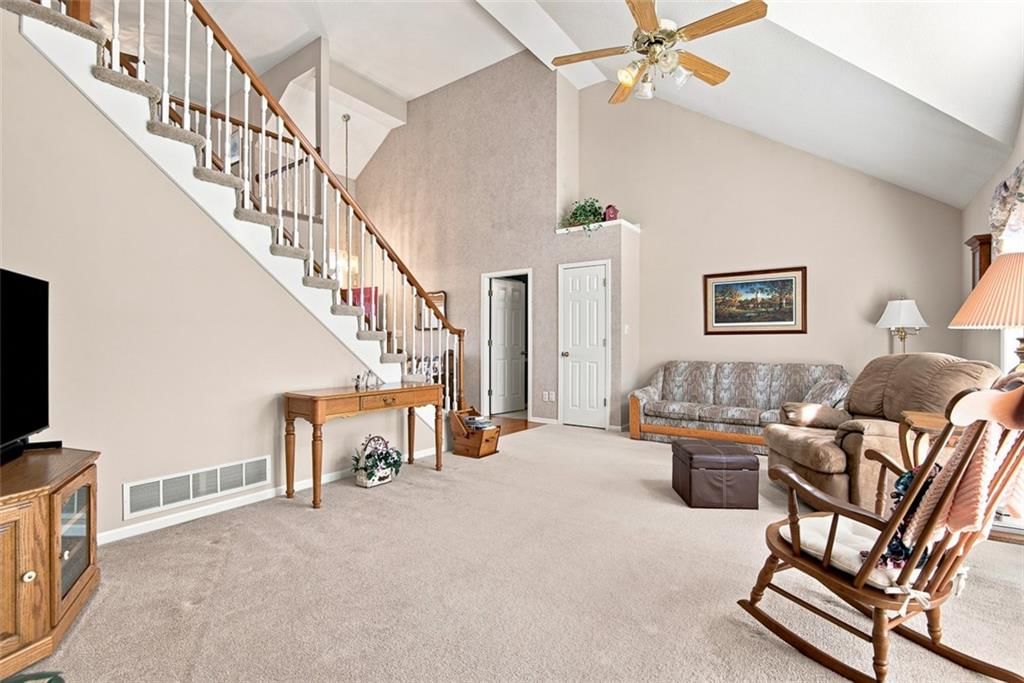 337 SE Canterbury Lane — photo 7