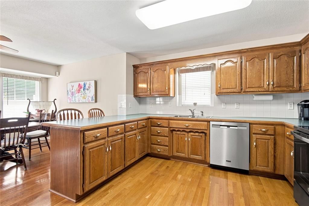 337 SE Canterbury Lane — photo 8